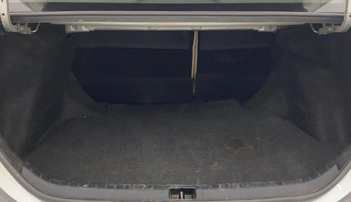 2014 Toyota Corolla Altis GL PETROL, Petrol, Manual, 1,32,247 km, Boot Inside