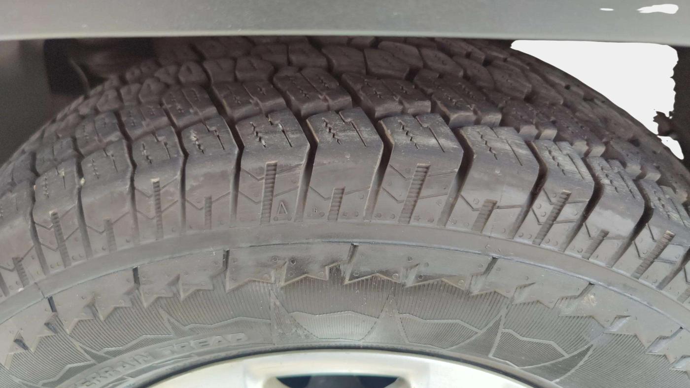 2021 Mahindra BOLERO NEO N 8, Diesel, Manual, 56,834 km, Left Front Tyre Tread