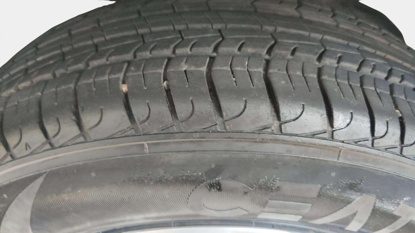 2021 Mahindra BOLERO NEO N 8, Diesel, Manual, 56,834 km, Right Front Tyre Tread