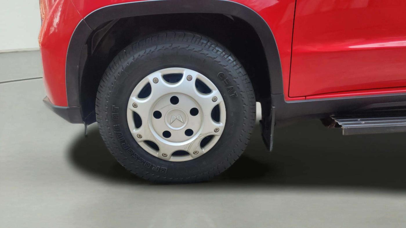 2021 Mahindra BOLERO NEO N 8, Diesel, Manual, 56,834 km, Left Front Wheel