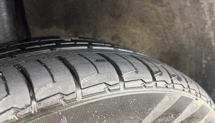 2018 Maruti Baleno DELTA PETROL 1.2, Petrol, Manual, 61,526 km, Left Front Tyre Tread