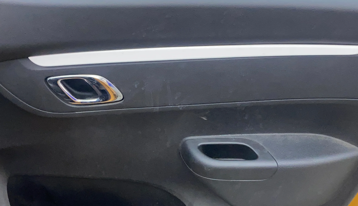 2022 Renault Kwid CLIMBER MT 1.0, Petrol, Manual, 14,492 km, Driver Side Door Panels Control