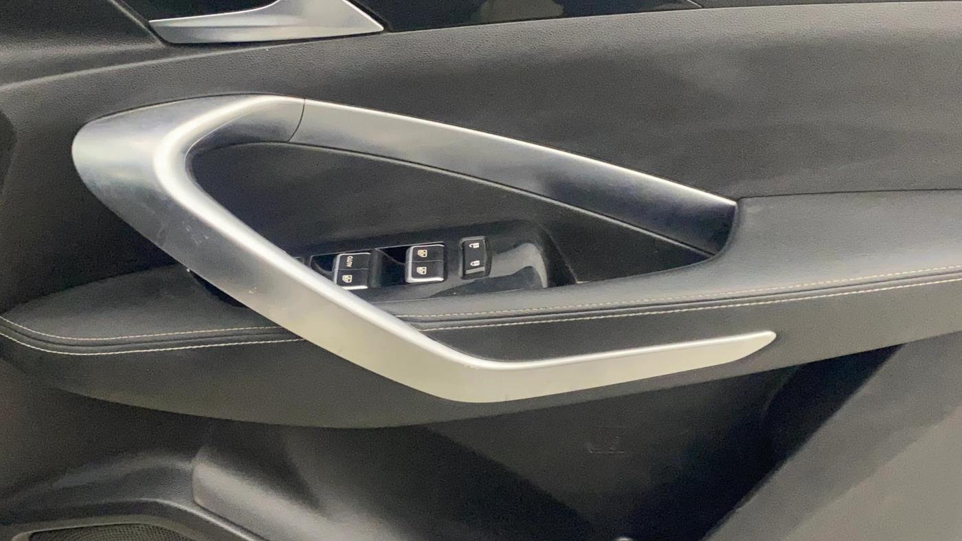 2020 MG HECTOR SHARP 2.0 DIESEL, Diesel, Manual, 1,25,836 km, Driver Side Door Panels Control