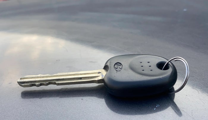 2017 Hyundai Eon ERA +, Petrol, Manual, 68,860 km, Key Close Up