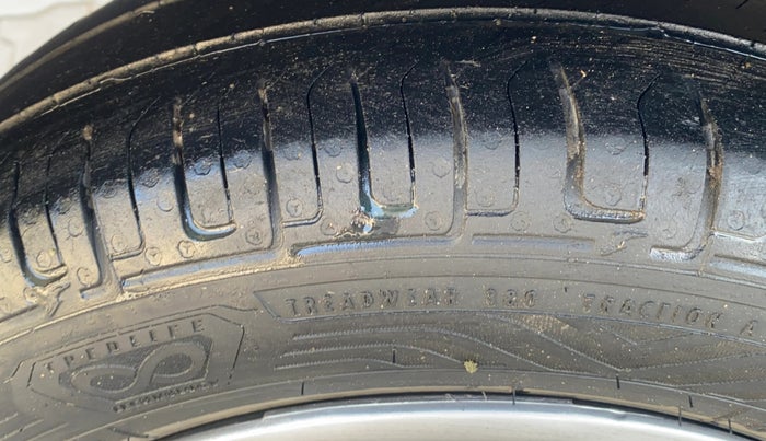 2017 Hyundai Eon ERA +, Petrol, Manual, 68,860 km, Right Rear Tyre Tread