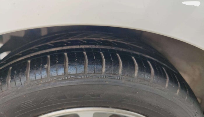 2016 Hyundai Grand i10 ASTA (O) AT 1.2 KAPPA VTVT, Petrol, Automatic, 43,883 km, Right Front Tyre Tread