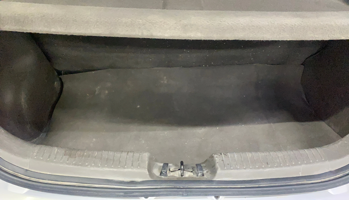 2016 Hyundai i10 SPORTZ 1.1, Petrol, Manual, 89,087 km, Boot Inside