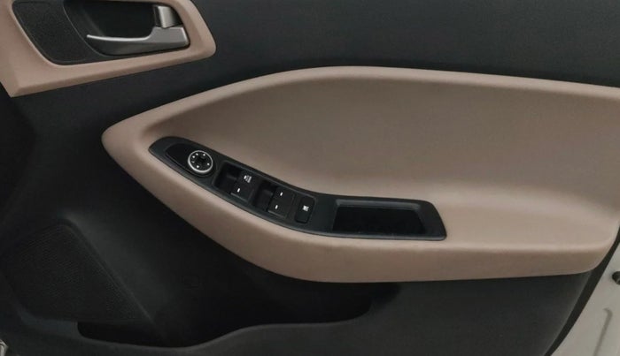 2015 Hyundai Elite i20 MAGNA 1.2, Petrol, Manual, 64,062 km, Driver Side Door Panels Control