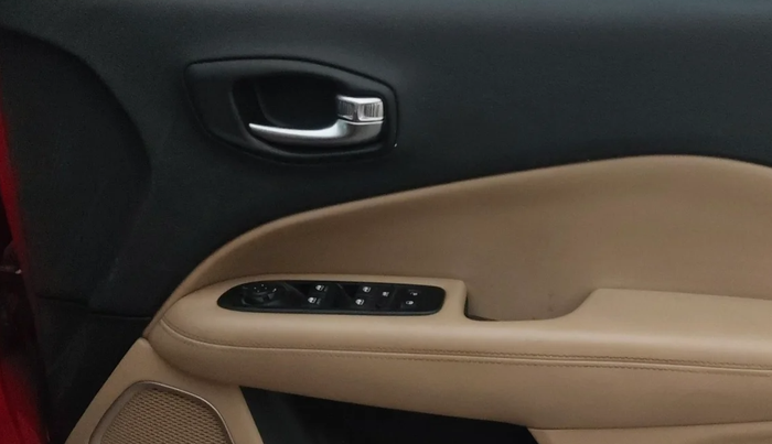 2018 Jeep Compass LONGITUDE (O) 2.0 DIESEL, Diesel, Manual, 1,00,310 km, Driver Side Door Panels Control