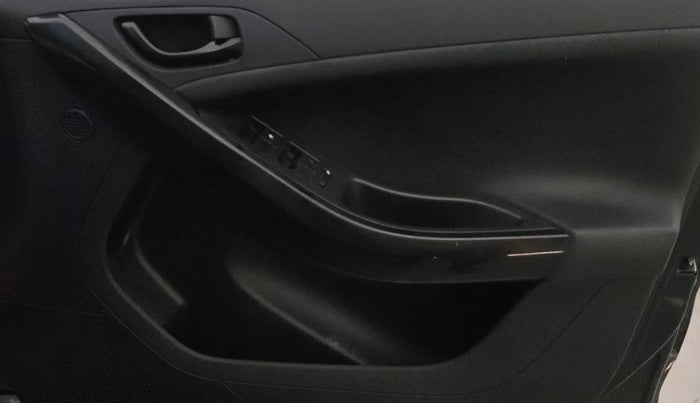 2021 Tata NEXON XZ PLUS (O) DIESEL DARK EDITION, Diesel, Manual, 37,872 km, Driver Side Door Panels Control