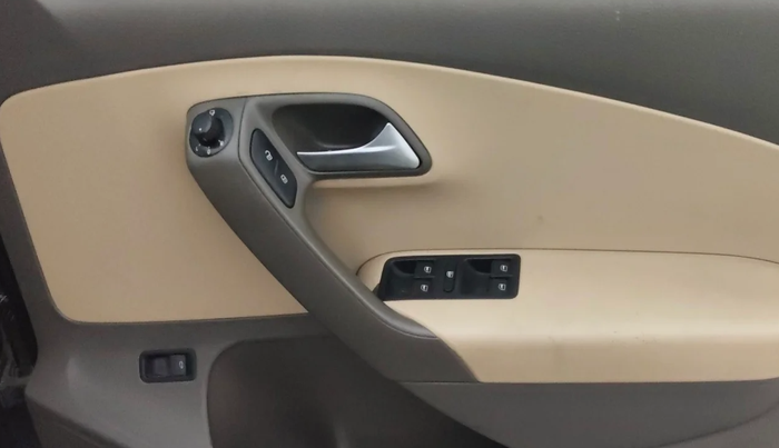 2016 Volkswagen Vento HIGHLINE 1.5 AT, Diesel, Automatic, 1,48,434 km, Driver Side Door Panels Control