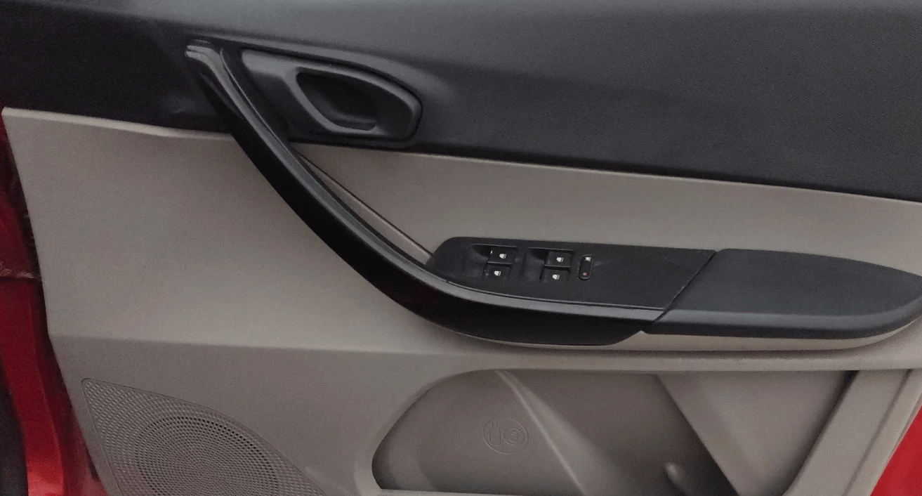 2017 Tata Tiago XT DIESEL, Diesel, Manual, 61,010 km, Driver Side Door Panels Control