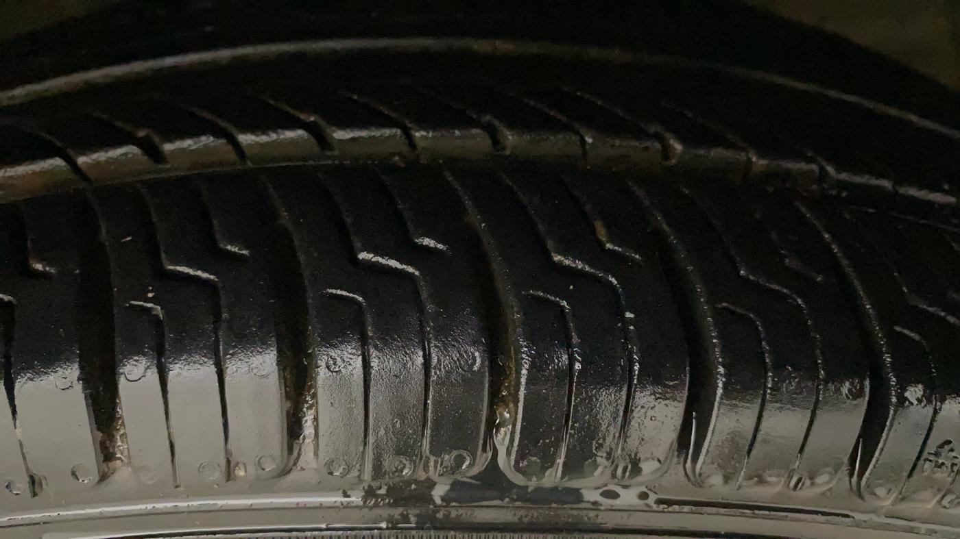 2019 Maruti Swift VDI, Diesel, Manual, 79,209 km, Right Front Tyre Tread