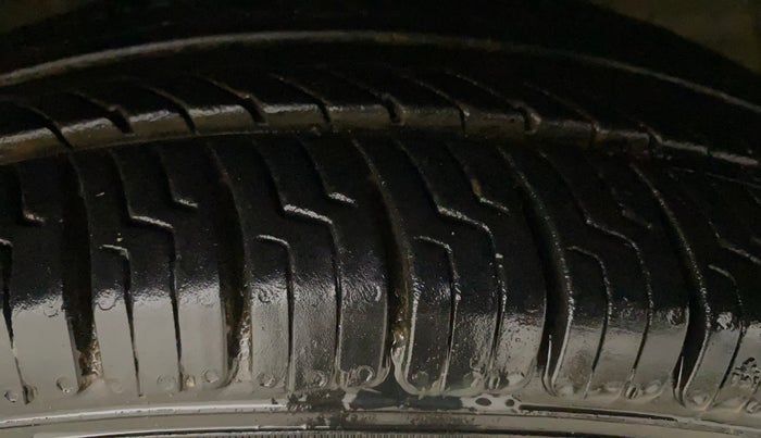 2019 Maruti Swift VDI, Diesel, Manual, 79,209 km, Right Front Tyre Tread
