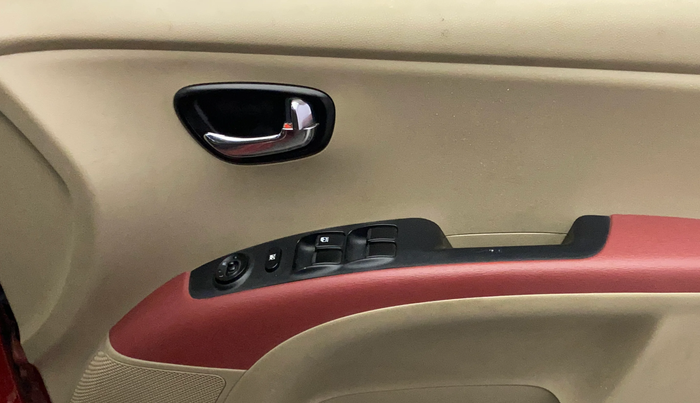 2013 Hyundai i10 MAGNA 1.2, Petrol, Manual, 1,05,343 km, Driver Side Door Panels Control