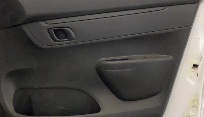 2017 Renault Kwid RXT 1.0, Petrol, Manual, 61,579 km, Driver Side Door Panels Control