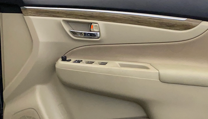 2022 Maruti Ciaz ZETA 1.5 SHVS MT PETROL, Petrol, Manual, 56,161 km, Driver Side Door Panels Control