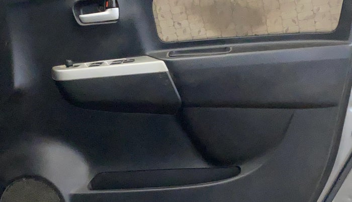 2014 Maruti Wagon R 1.0 VXI, Petrol, Manual, 64,178 km, Driver Side Door Panels Control