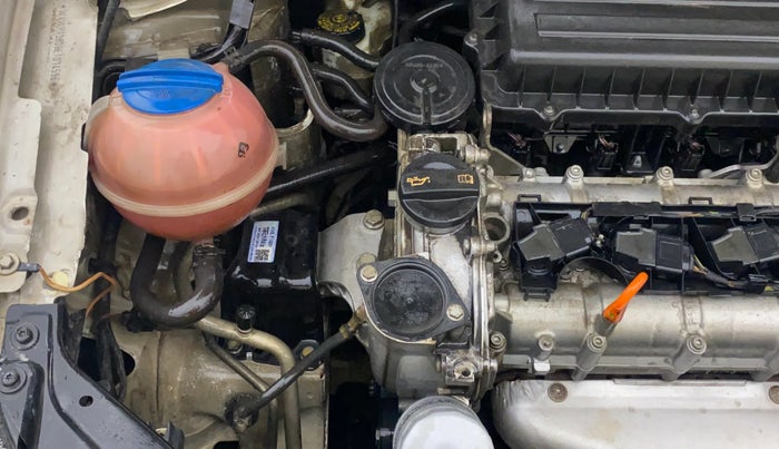 2013 Volkswagen Vento HIGHLINE 1.6 MPI, Petrol, Manual, 1,14,206 km, Engine View - Right