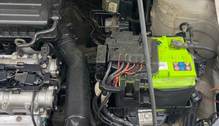 2013 Volkswagen Vento HIGHLINE 1.6 MPI, Petrol, Manual, 1,14,206 km, Engine View - Left