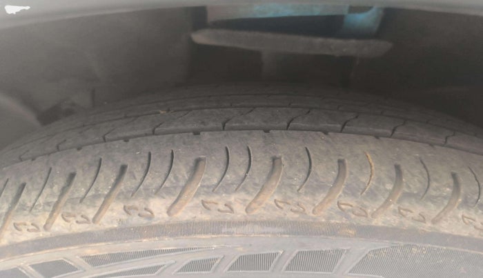 2017 Renault Lodgy 110 PS RXZ STEPWAY 8 STR, Diesel, Manual, 56,117 km, Right Front Tyre Tread