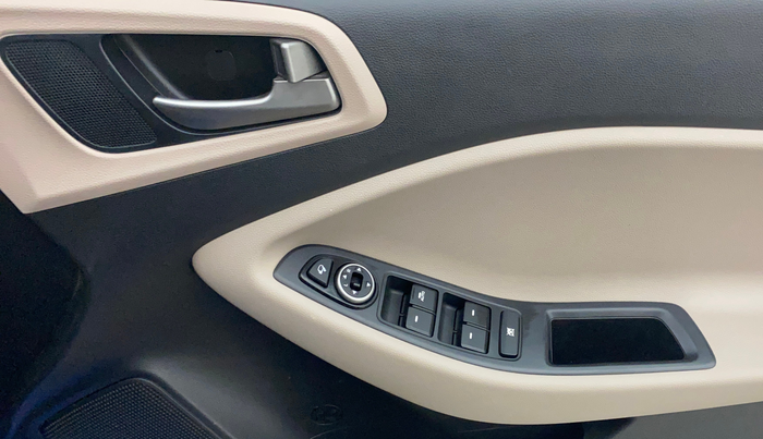 2017 Hyundai Elite i20 ASTA 1.2 (O), Petrol, Manual, 48,265 km, Driver Side Door Panels Control