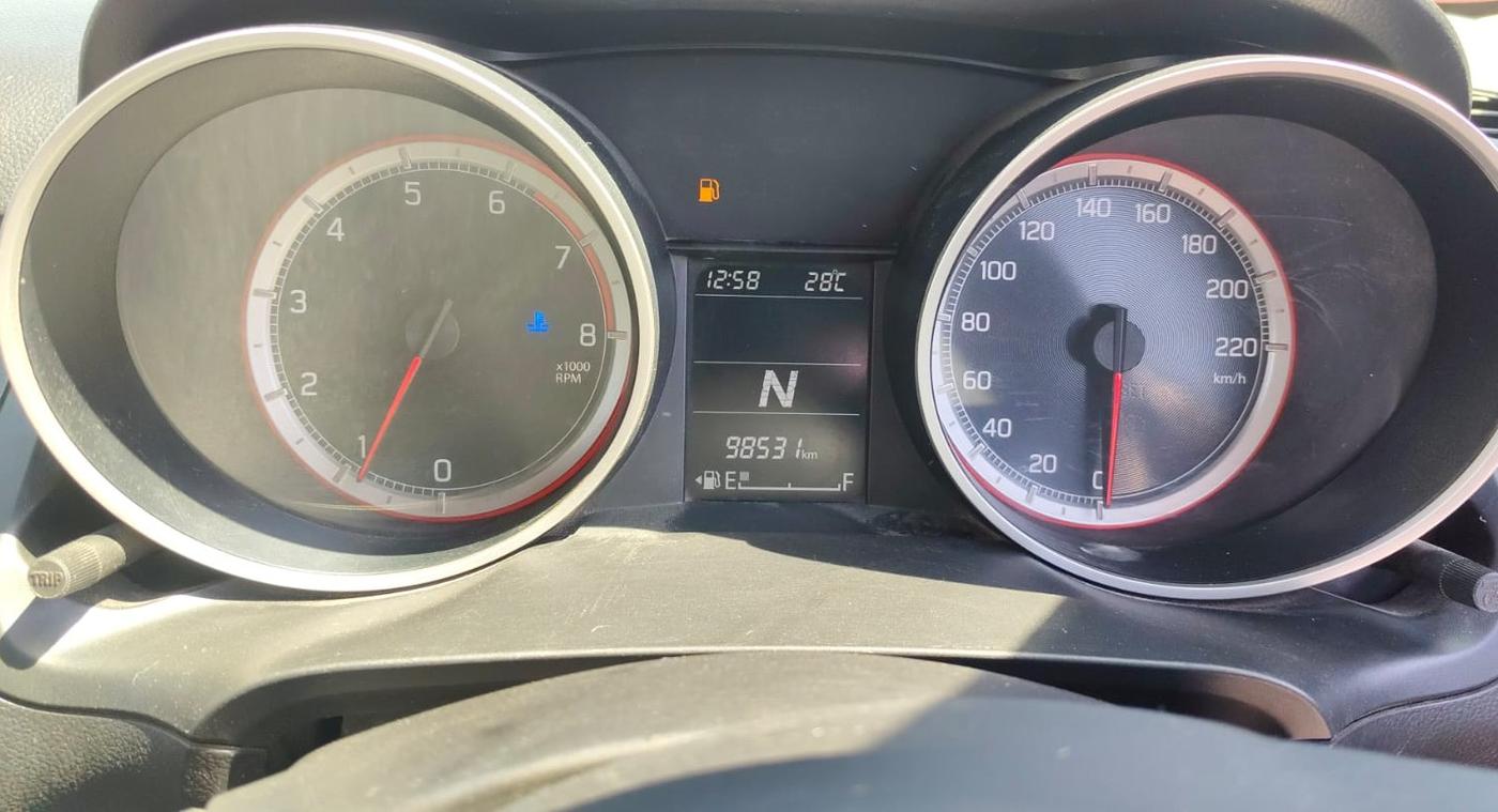 2019 Maruti Swift VXI AMT, CNG, Automatic, 98,606 km, Odometer Image