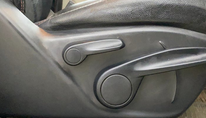 2018 Jeep Compass LIMITED 1.4 PETROL AT, Petrol, Automatic, 67,399 km, Driver Side Adjustment Panel