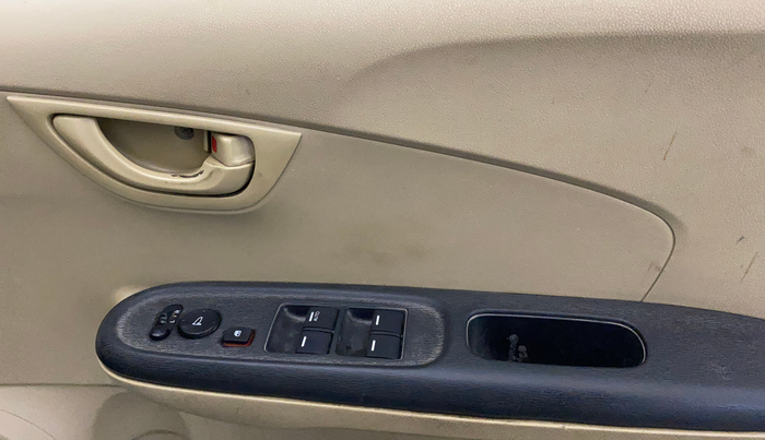 2015 Honda Amaze 1.2L I-VTEC SX, Petrol, Manual, 1,13,449 km, Driver Side Door Panels Control