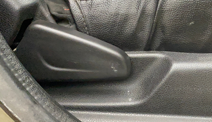 2019 Renault Kwid RXT 1.0 AMT, Petrol, Automatic, 26,074 km, Driver Side Adjustment Panel