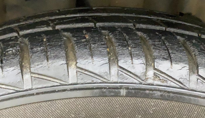 2019 Renault Kwid RXT 1.0 AMT, Petrol, Automatic, 26,074 km, Right Front Tyre Tread