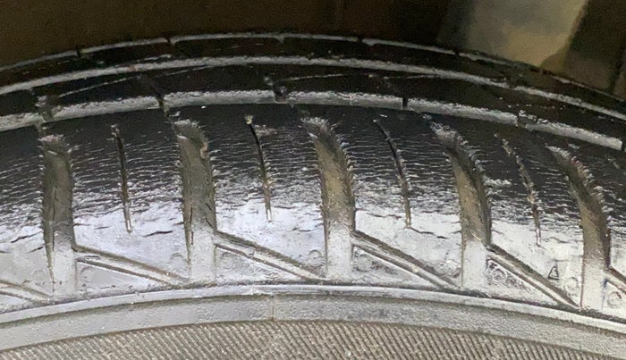 2019 Renault Kwid RXT 1.0 AMT, Petrol, Automatic, 26,074 km, Left Rear Tyre Tread