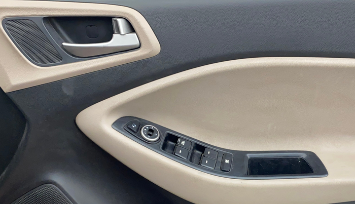 2015 Hyundai Elite i20 ASTA 1.2, Petrol, Manual, 1,08,947 km, Driver Side Door Panels Control