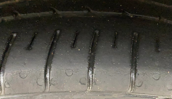 2021 Skoda Rapid AMBITION AT TSI, Petrol, Automatic, 60,923 km, Right Front Tyre Tread