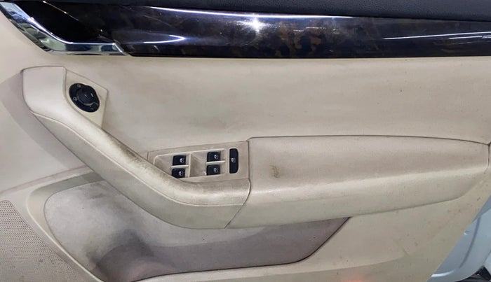 2016 Skoda Octavia STYLE PLUS AT 1.8 TSI, Petrol, Automatic, 58,090 km, Driver Side Door Panels Control