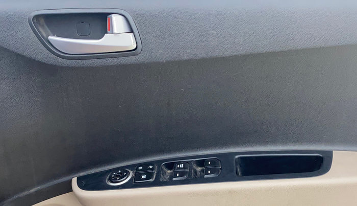 2017 Hyundai Grand i10 SPORTZ 1.2 KAPPA VTVT, Petrol, Manual, 77,942 km, Driver Side Door Panels Control