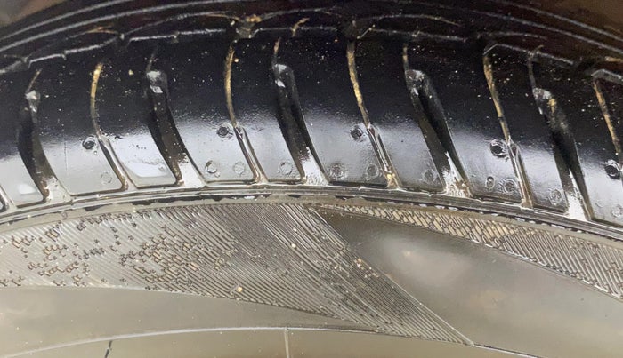 2017 Hyundai Grand i10 SPORTZ 1.2 KAPPA VTVT, Petrol, Manual, 77,942 km, Left Front Tyre Tread