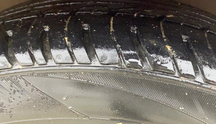 2017 Hyundai Grand i10 SPORTZ 1.2 KAPPA VTVT, Petrol, Manual, 77,942 km, Right Front Tyre Tread