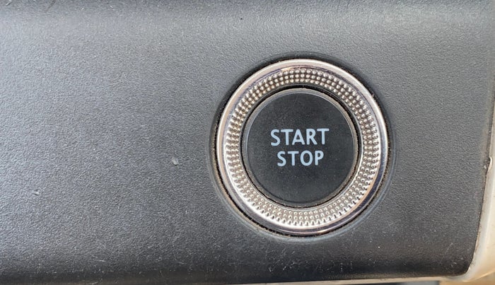 2020 Renault TRIBER RXZ, Petrol, Manual, 82,282 km, Keyless Start/ Stop Button