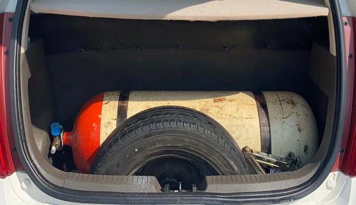 2013 Hyundai i10 MAGNA 1.1, CNG, Manual, 74,640 km, Boot Inside