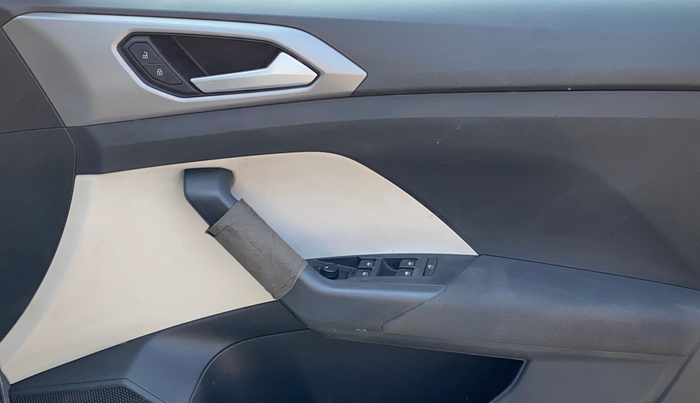 2022 Volkswagen TAIGUN HIGHLINE 1.0 TSI MT, Petrol, Manual, 28,538 km, Driver Side Door Panels Control