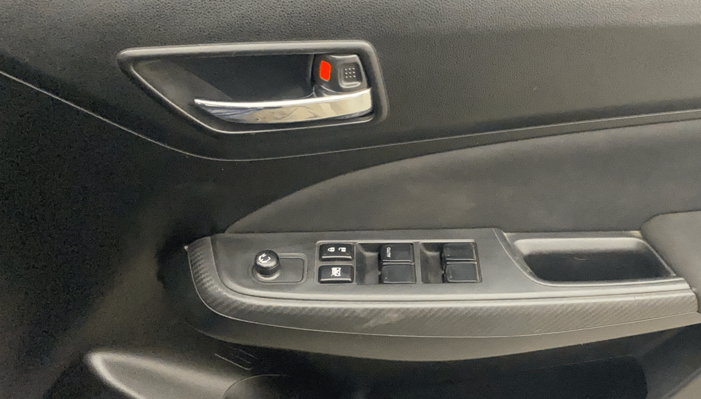 2020 Maruti Swift VXI AMT, Petrol, Automatic, 39,595 km, Driver Side Door Panels Control