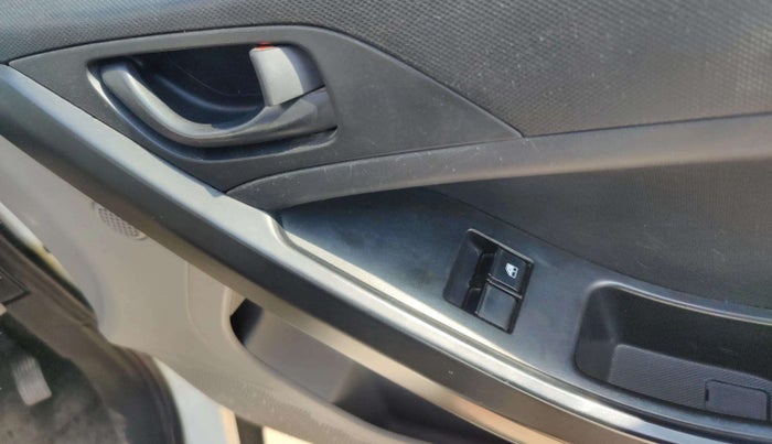 2019 Tata NEXON XE PETROL, Petrol, Manual, 60,803 km, Driver Side Door Panels Control