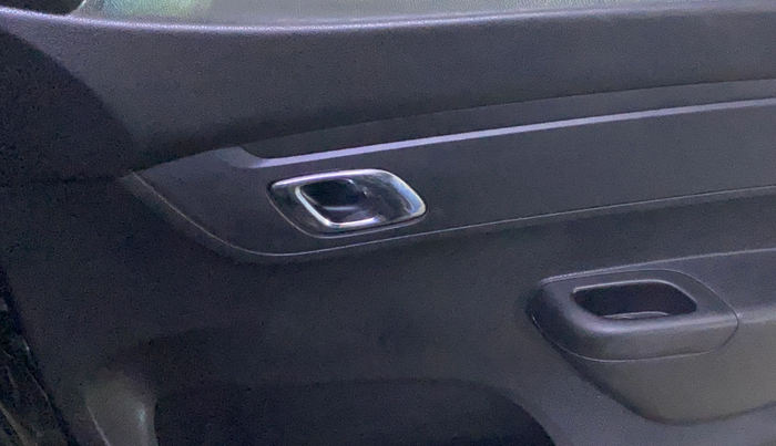 2018 Renault Kwid RXT 1.0 AMT (O), Petrol, Automatic, 75,725 km, Driver Side Door Panels Control