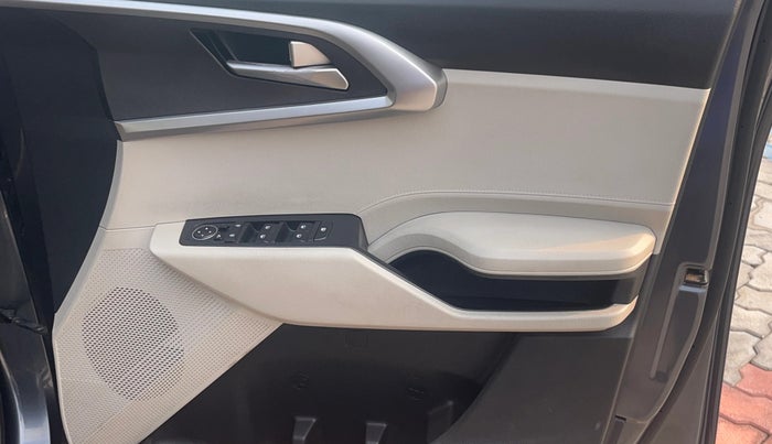 2023 KIA CARENS  PRESTIGE PLUS 1.5 TURBO PETROL DCT 7 STR, Petrol, Automatic, 50,357 km, Driver Side Door Panels Control