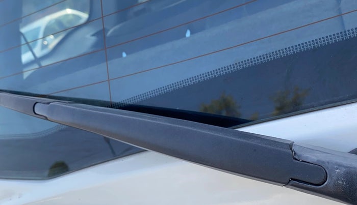 2015 Mahindra XUV500 W8, Diesel, Manual, 77,616 km, Rear Wiper