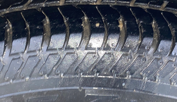 2017 Maruti Dzire VXI, Petrol, Manual, 82,923 km, Right Front Tyre Tread