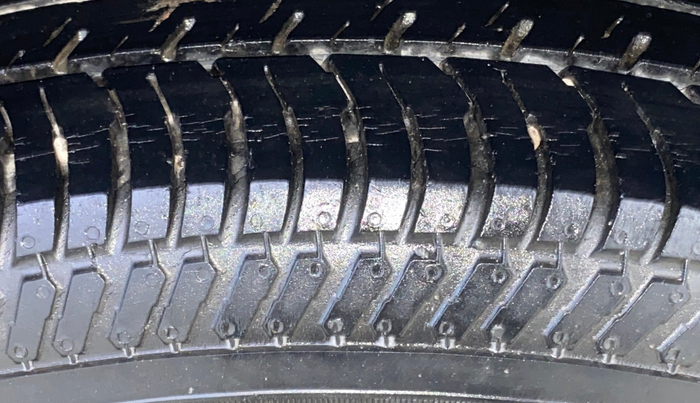 2017 Maruti Dzire VXI, Petrol, Manual, 82,923 km, Left Rear Tyre Tread