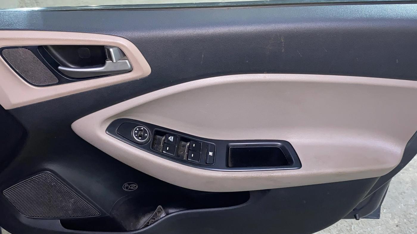 2019 Hyundai Elite i20 MAGNA PLUS 1.2, Petrol, Manual, 27,829 km, Driver Side Door Panels Control