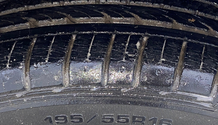 2015 Hyundai Elite i20 ASTA 1.2, Petrol, Manual, 28,652 km, Right Front Tyre Tread